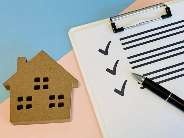 空き家を放置し続けることで生じるリスクと早期売却の利点